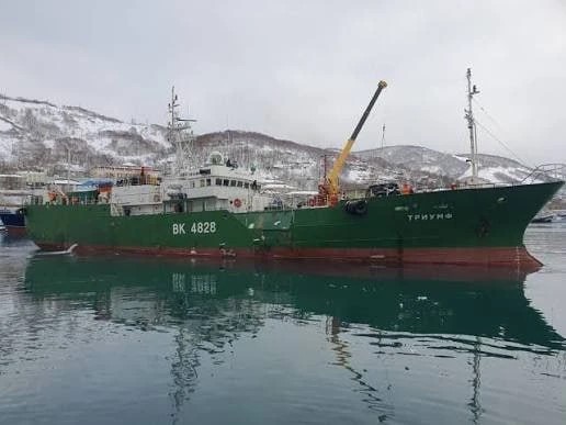 Четыре человека пропали без вести после пожара на судне у берегов Камчатки