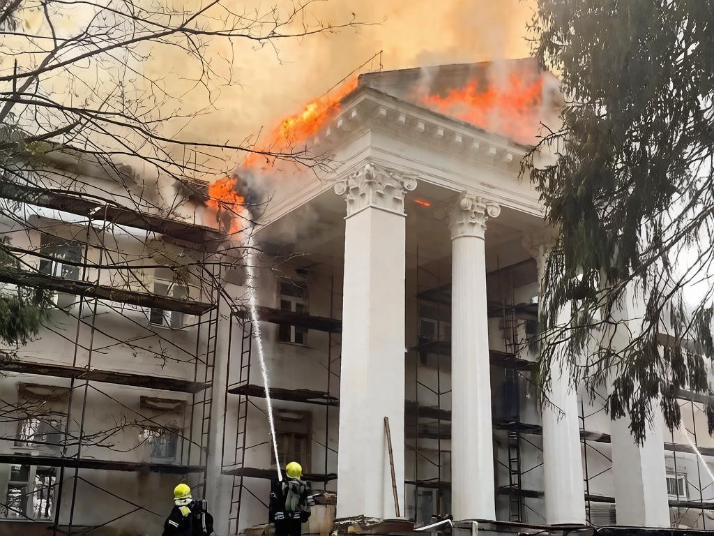 Пожар в санатории «Узкое» в Москве